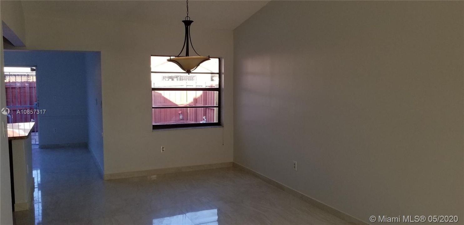 Recently Rented: $1,950 (3 beds, 2 baths, 1346 Square Feet)