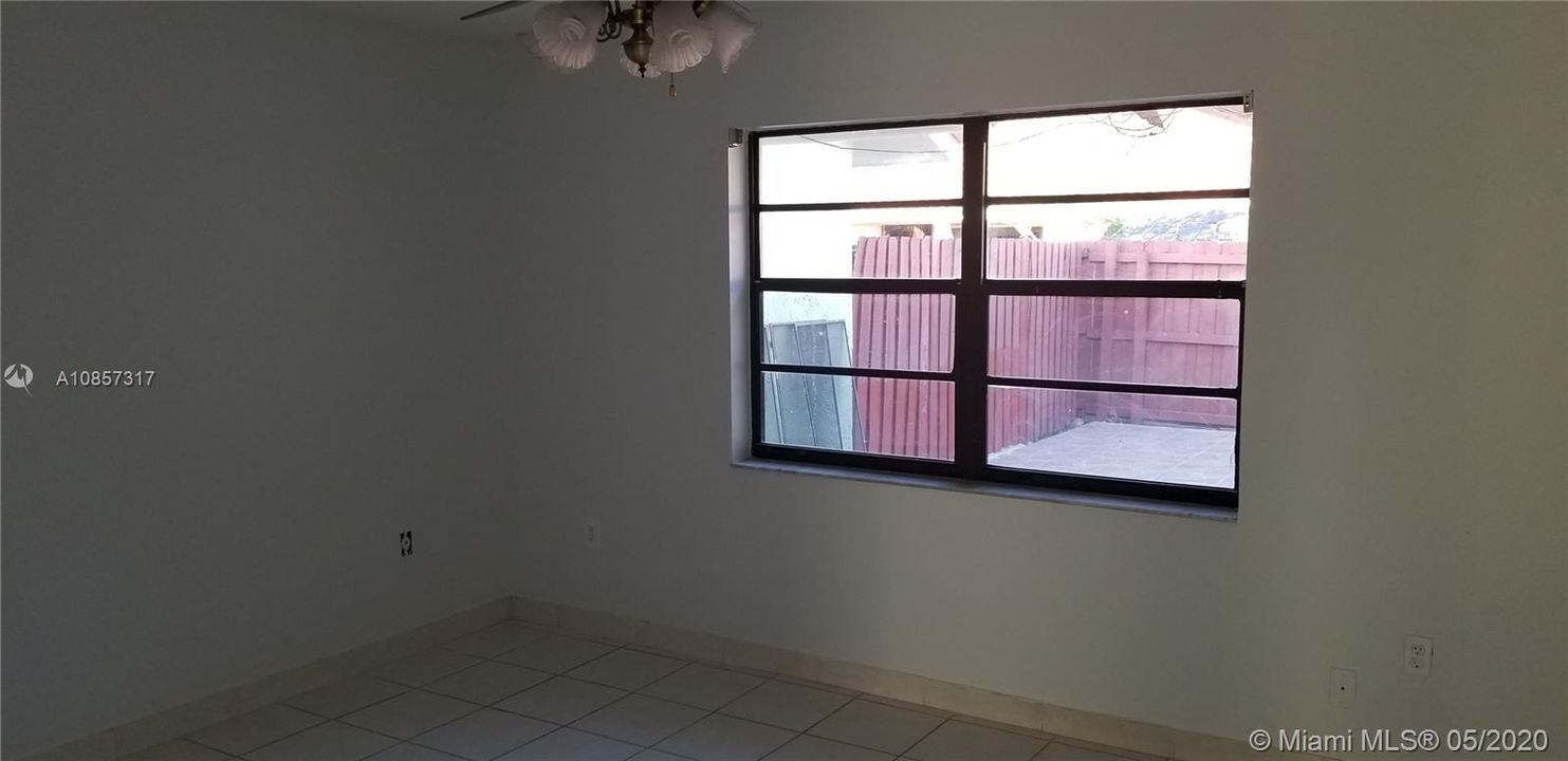 Recently Rented: $1,950 (3 beds, 2 baths, 1346 Square Feet)