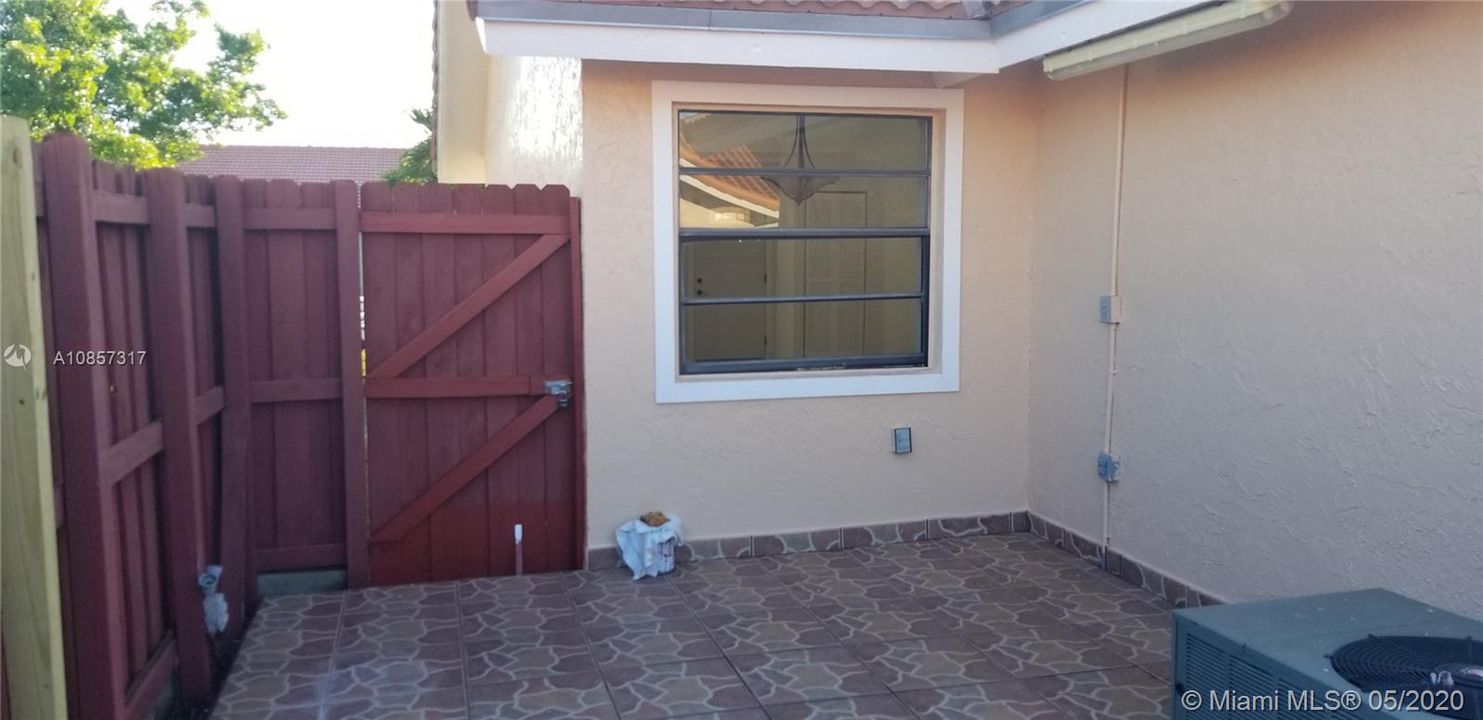 Recently Rented: $1,950 (3 beds, 2 baths, 1346 Square Feet)