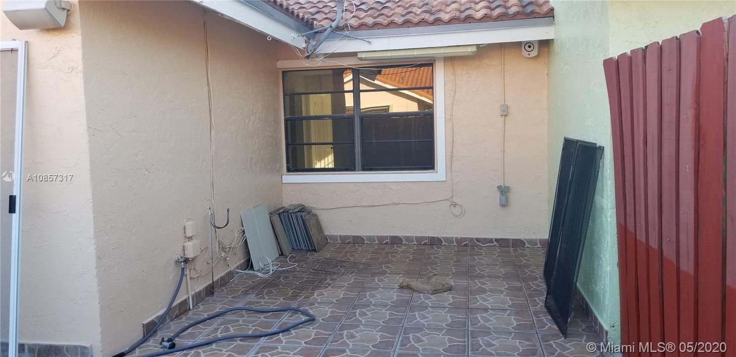 Recently Rented: $1,950 (3 beds, 2 baths, 1346 Square Feet)