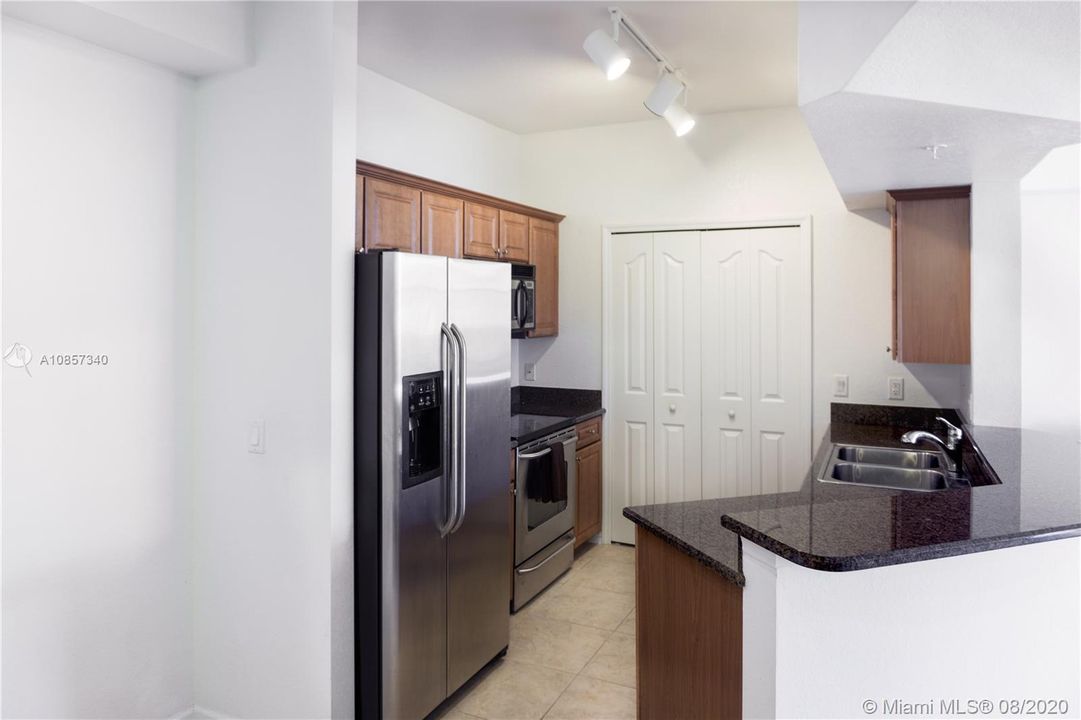 Recently Sold: $180,000 (2 beds, 2 baths, 1181 Square Feet)