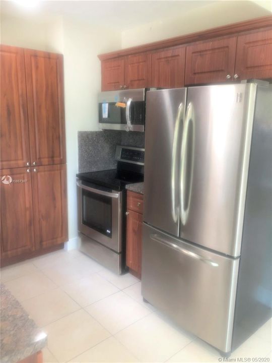 Recientemente alquilado: $1,900 (3 camas, 2 baños, 1154 Pies cuadrados)