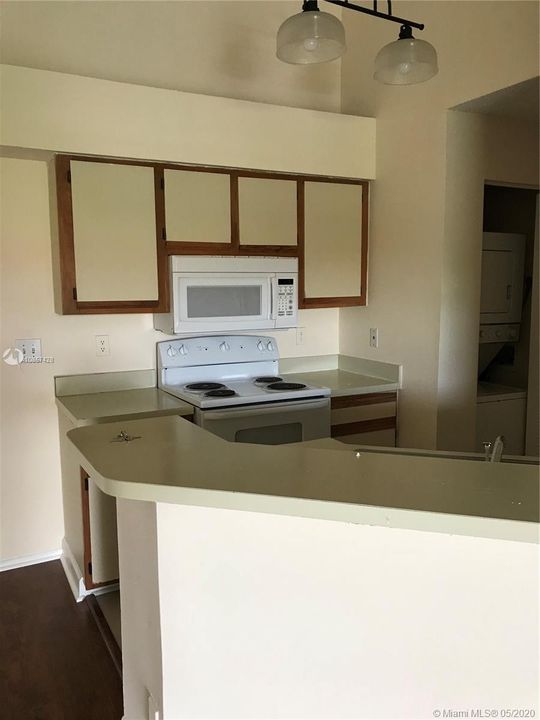 Recently Rented: $1,250 (1 beds, 1 baths, 757 Square Feet)