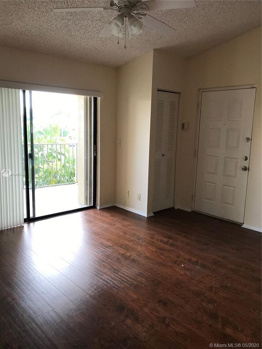 Recently Rented: $1,250 (1 beds, 1 baths, 757 Square Feet)