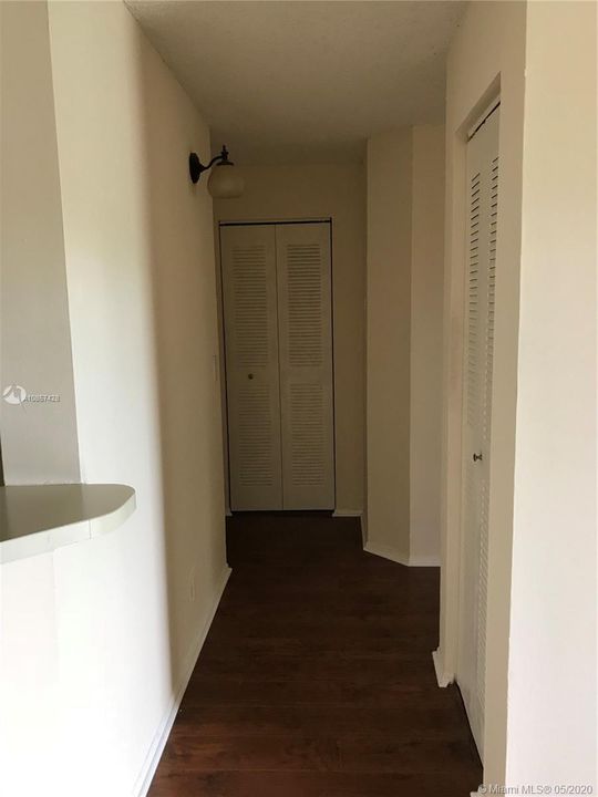Recently Rented: $1,250 (1 beds, 1 baths, 757 Square Feet)