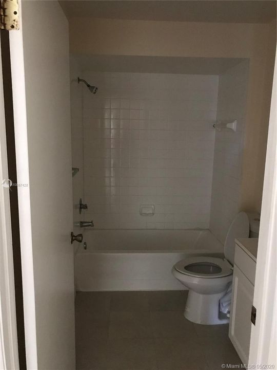 Recently Rented: $1,250 (1 beds, 1 baths, 757 Square Feet)