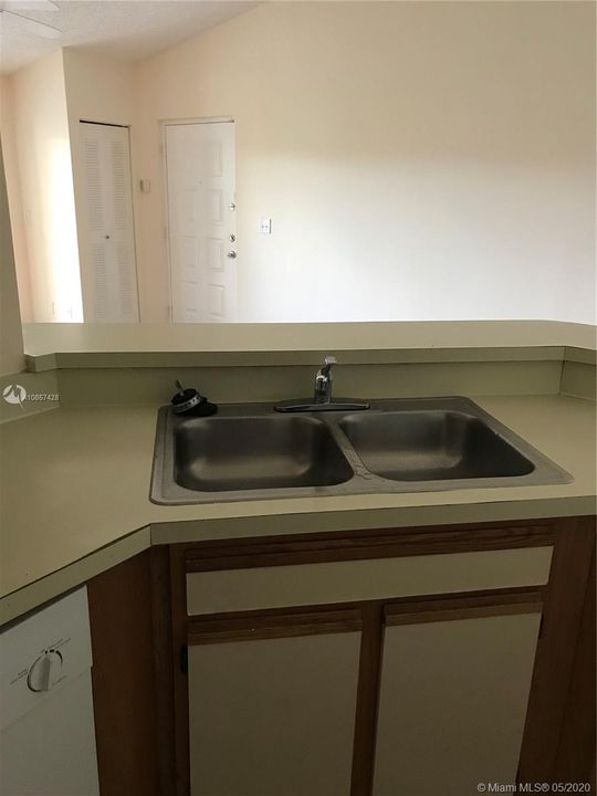 Recently Rented: $1,250 (1 beds, 1 baths, 757 Square Feet)