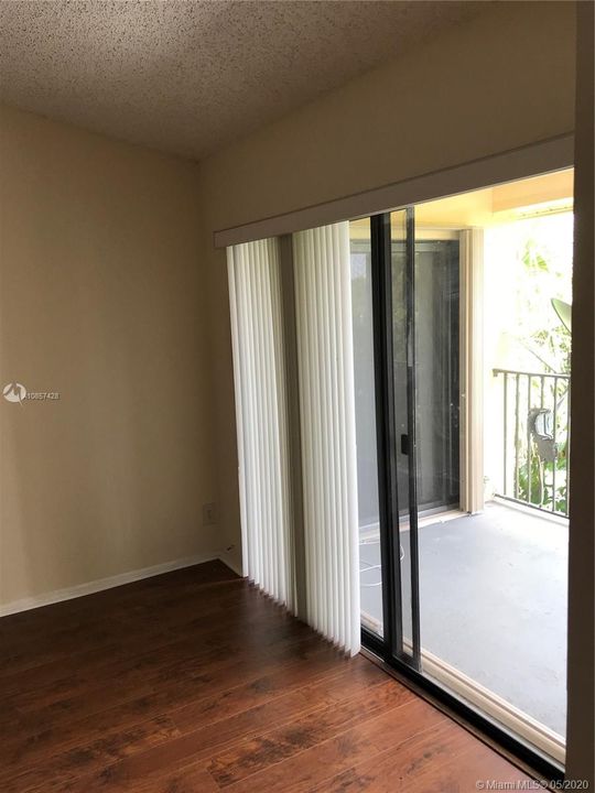 Recently Rented: $1,250 (1 beds, 1 baths, 757 Square Feet)