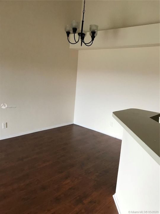 Recently Rented: $1,250 (1 beds, 1 baths, 757 Square Feet)