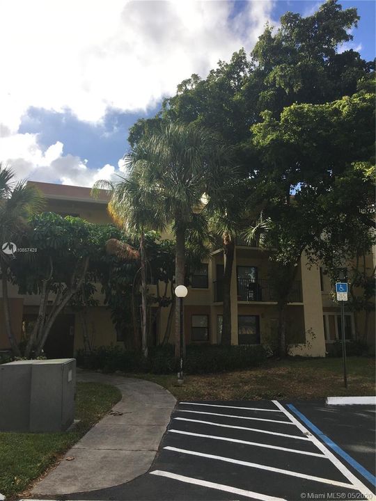 Recently Rented: $1,250 (1 beds, 1 baths, 757 Square Feet)