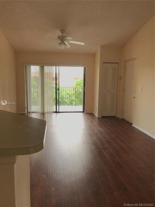 Recently Rented: $1,250 (1 beds, 1 baths, 757 Square Feet)