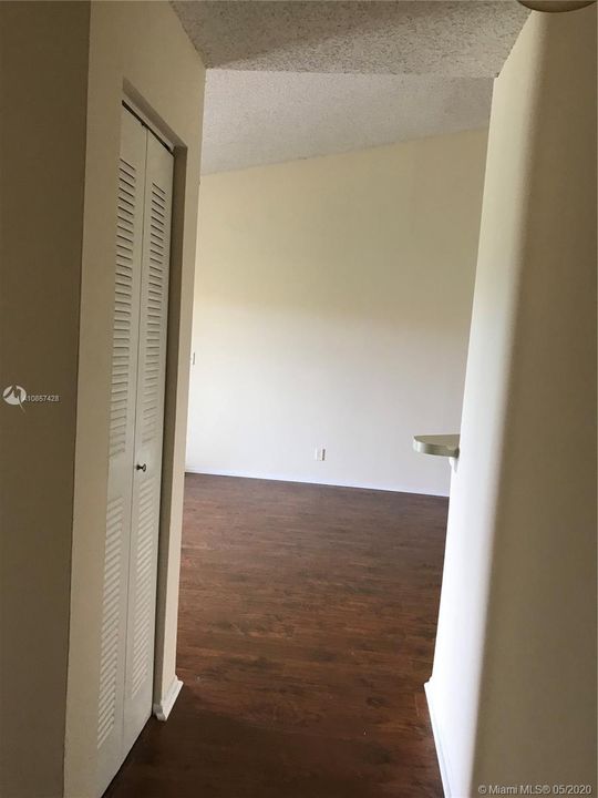 Recently Rented: $1,250 (1 beds, 1 baths, 757 Square Feet)