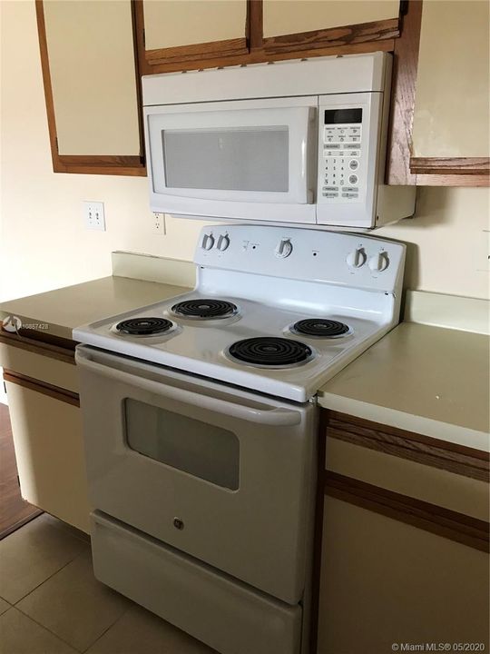 Recently Rented: $1,250 (1 beds, 1 baths, 757 Square Feet)