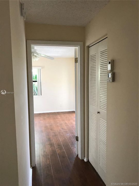 Recently Rented: $1,250 (1 beds, 1 baths, 757 Square Feet)