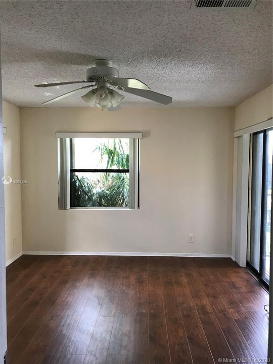 Recently Rented: $1,250 (1 beds, 1 baths, 757 Square Feet)