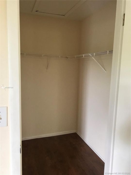 Recently Rented: $1,250 (1 beds, 1 baths, 757 Square Feet)