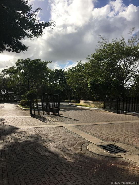 Recently Rented: $1,250 (1 beds, 1 baths, 757 Square Feet)