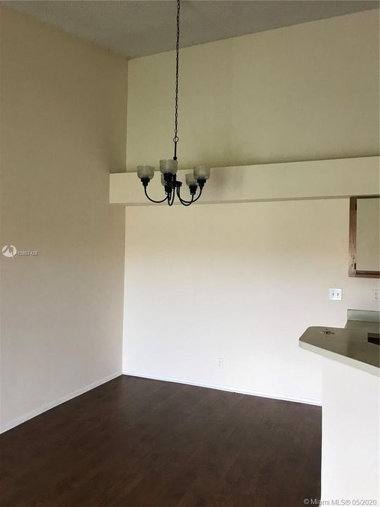 Recently Rented: $1,250 (1 beds, 1 baths, 757 Square Feet)