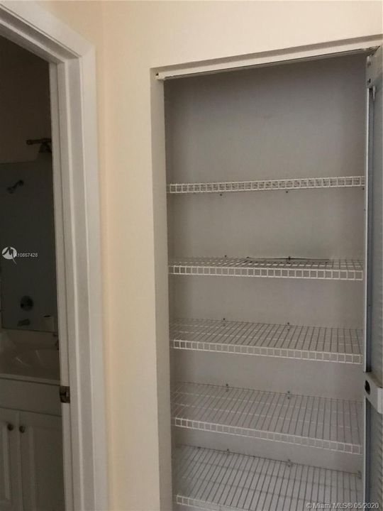 Recently Rented: $1,250 (1 beds, 1 baths, 757 Square Feet)