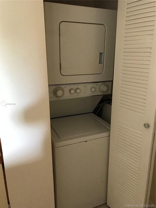 Recently Rented: $1,250 (1 beds, 1 baths, 757 Square Feet)