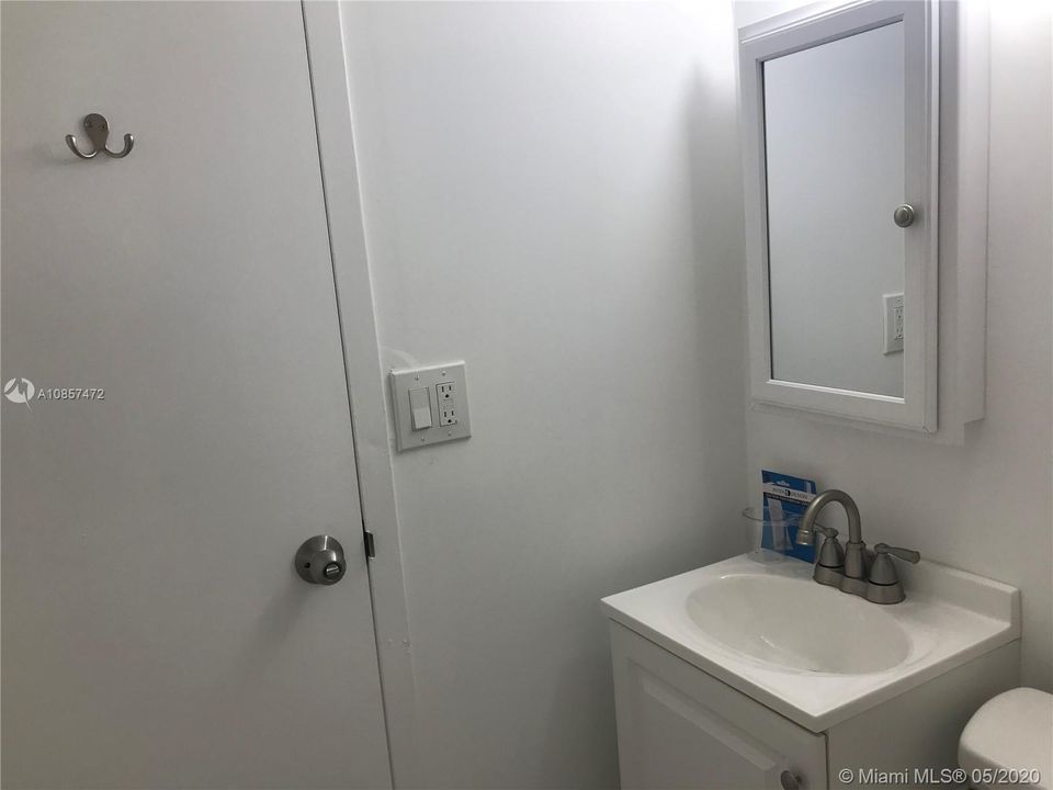 Recently Rented: $2,000 (1 beds, 1 baths, 574 Square Feet)