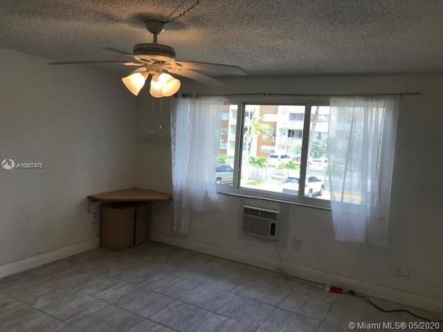 Recently Rented: $950 (0 beds, 1 baths, 867 Square Feet)