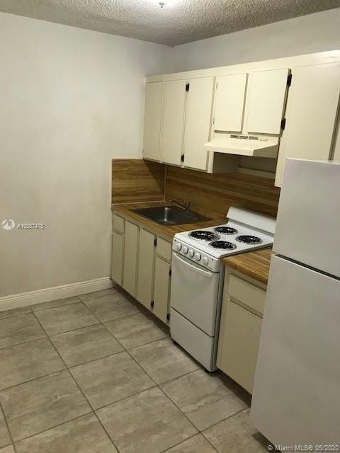 Recently Rented: $950 (0 beds, 1 baths, 867 Square Feet)