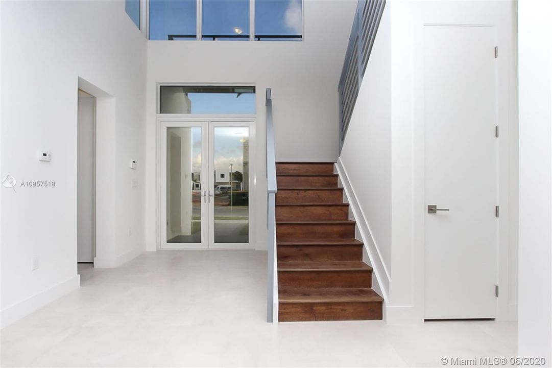 Vendido Recientemente: $790,000 (5 camas, 5 baños, 3624 Pies cuadrados)