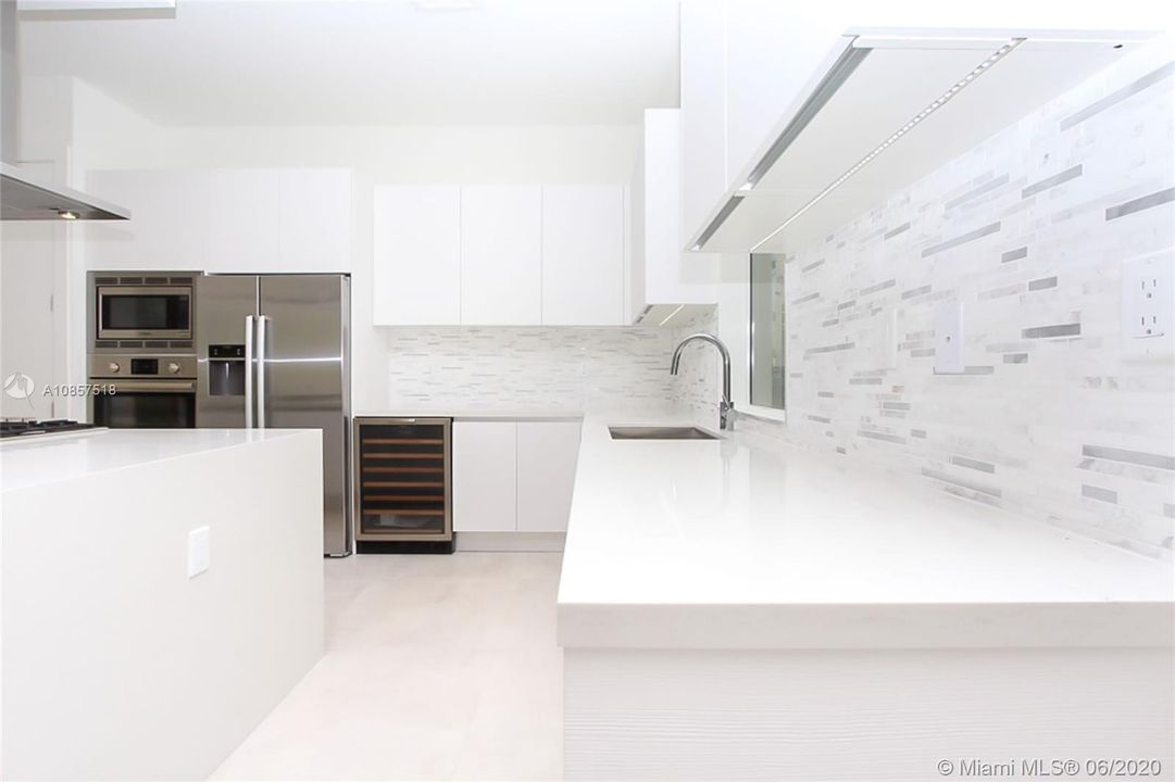 Vendido Recientemente: $790,000 (5 camas, 5 baños, 3624 Pies cuadrados)