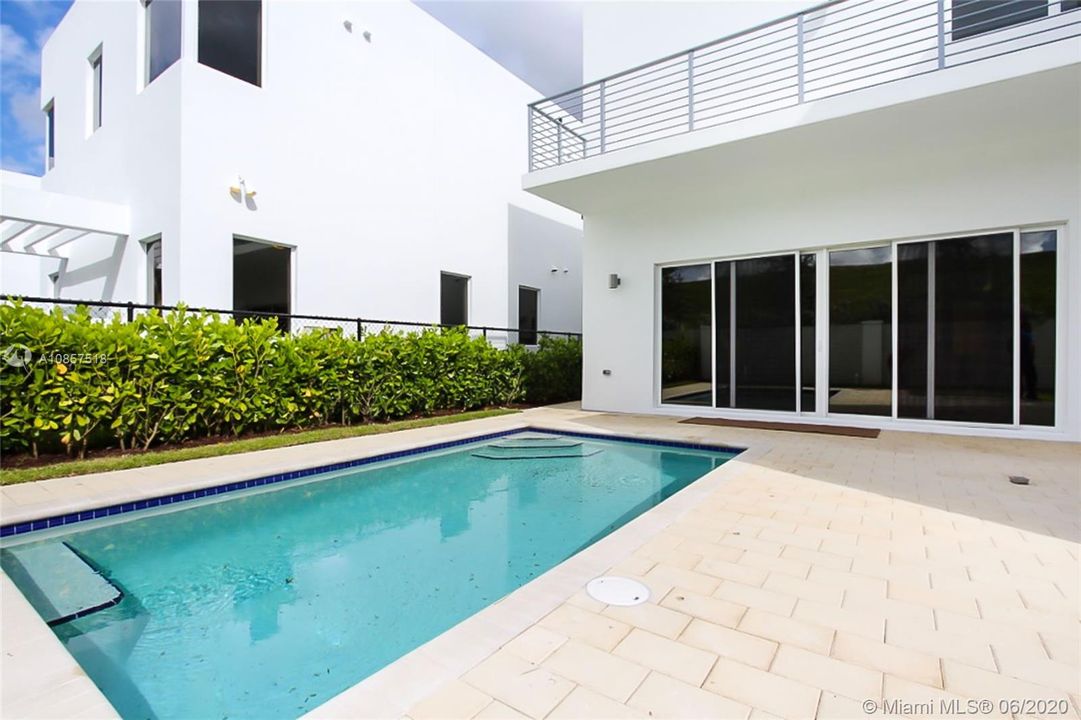 Vendido Recientemente: $790,000 (5 camas, 5 baños, 3624 Pies cuadrados)