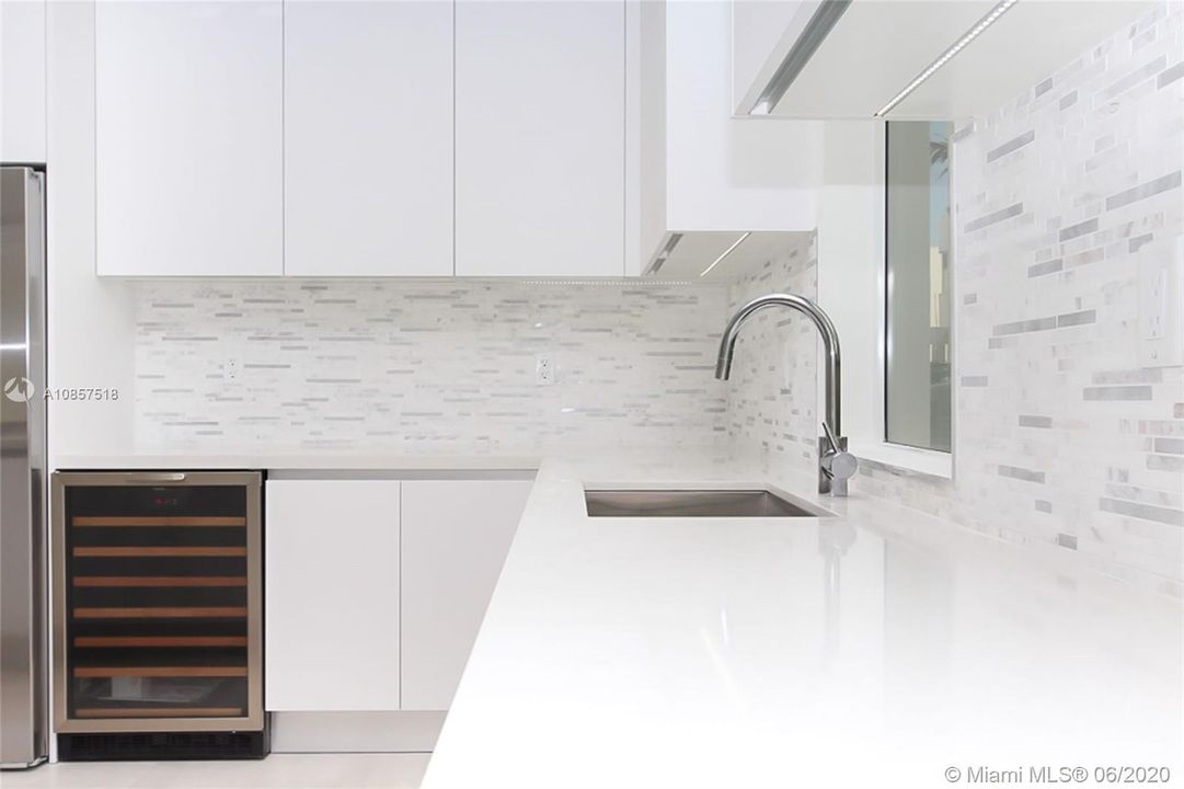 Vendido Recientemente: $790,000 (5 camas, 5 baños, 3624 Pies cuadrados)