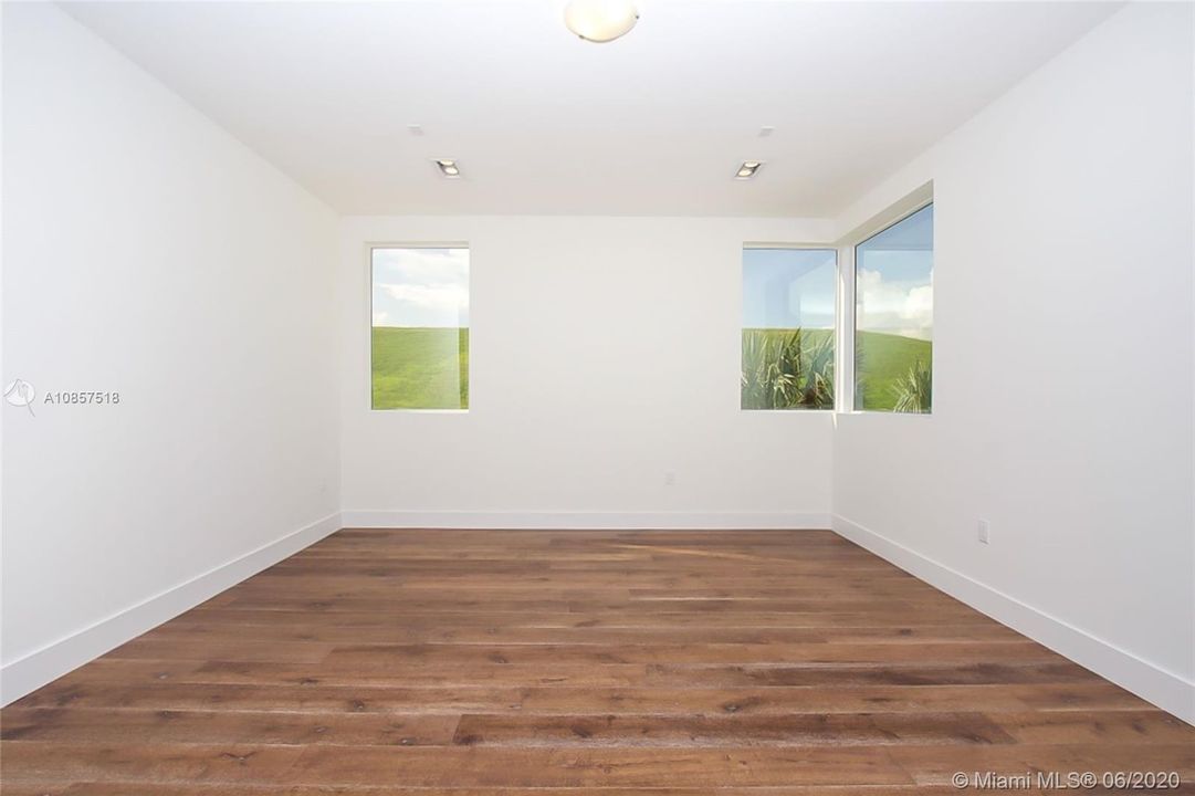Vendido Recientemente: $790,000 (5 camas, 5 baños, 3624 Pies cuadrados)