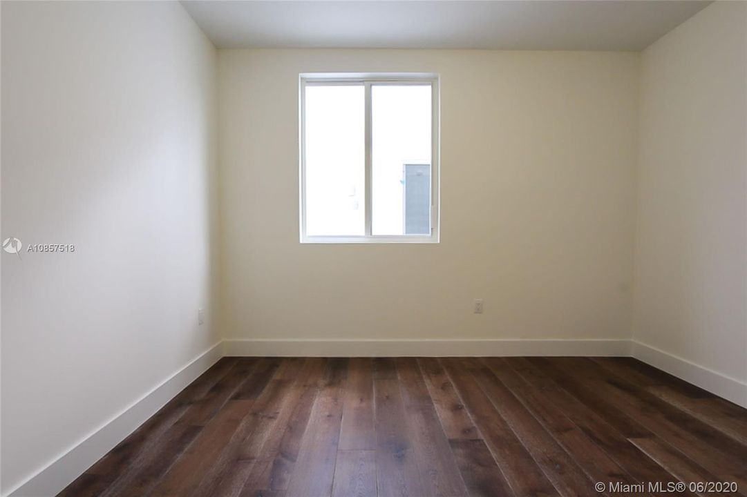 Vendido Recientemente: $790,000 (5 camas, 5 baños, 3624 Pies cuadrados)