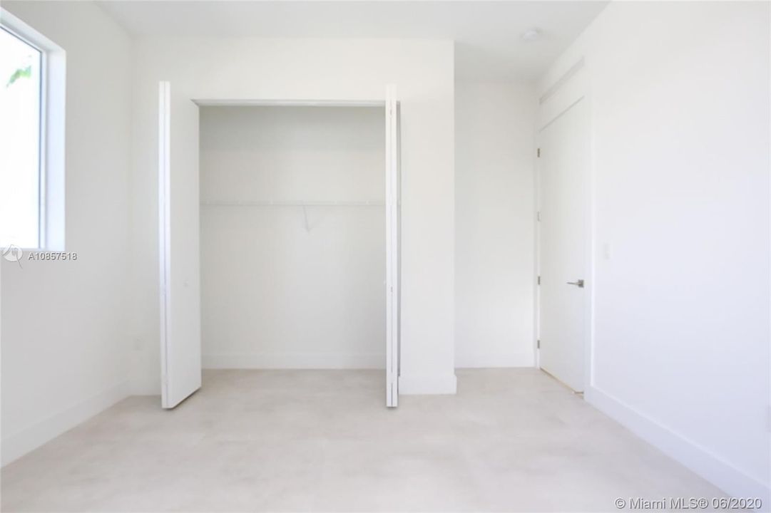 Vendido Recientemente: $790,000 (5 camas, 5 baños, 3624 Pies cuadrados)