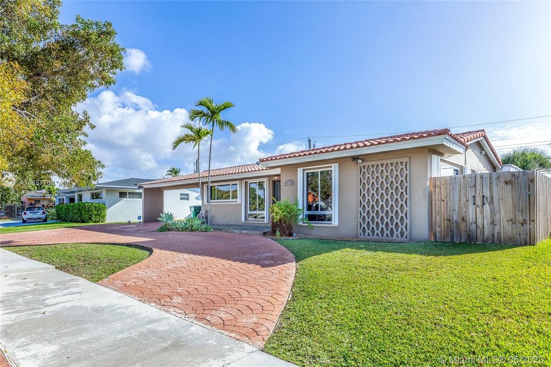 Recently Sold: $449,000 (3 beds, 2 baths, 1535 Square Feet)