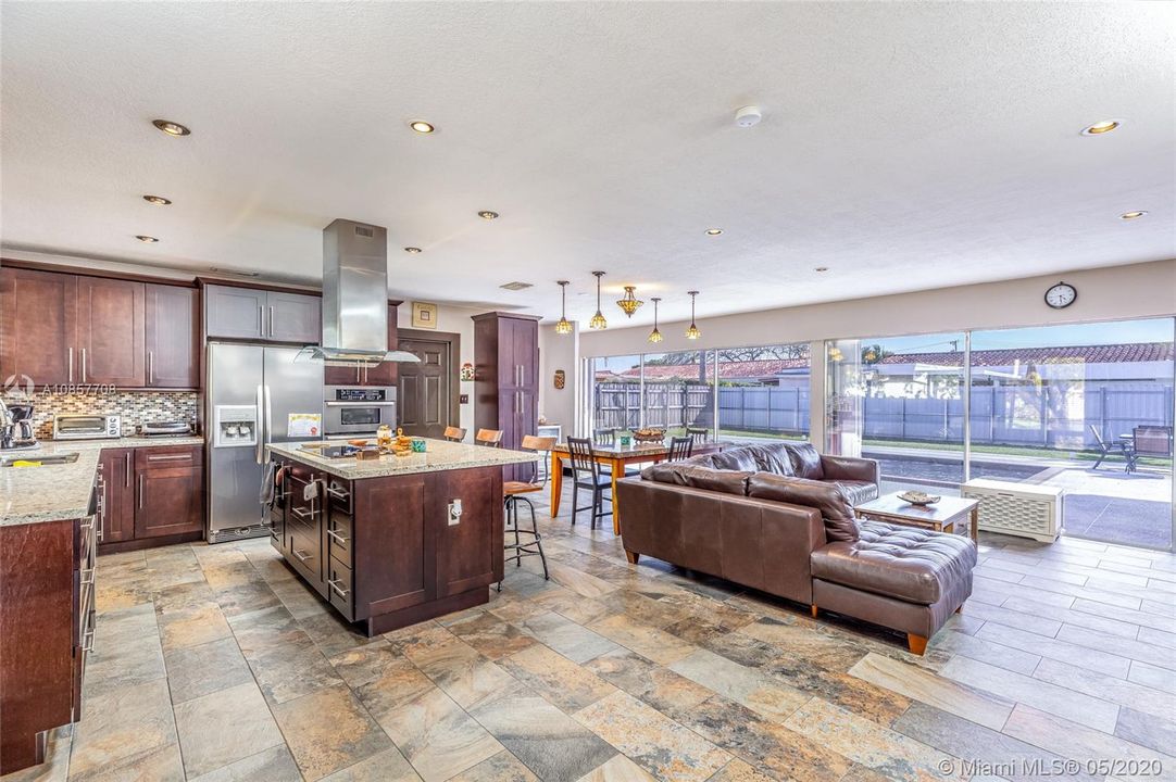Recently Sold: $449,000 (3 beds, 2 baths, 1535 Square Feet)