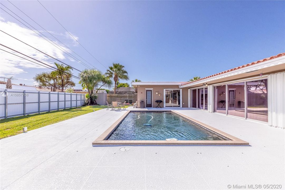 Recently Sold: $449,000 (3 beds, 2 baths, 1535 Square Feet)