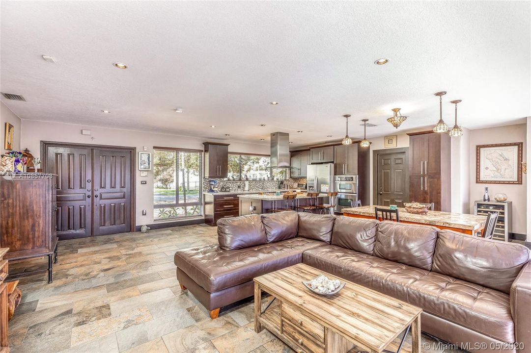 Recently Sold: $449,000 (3 beds, 2 baths, 1535 Square Feet)