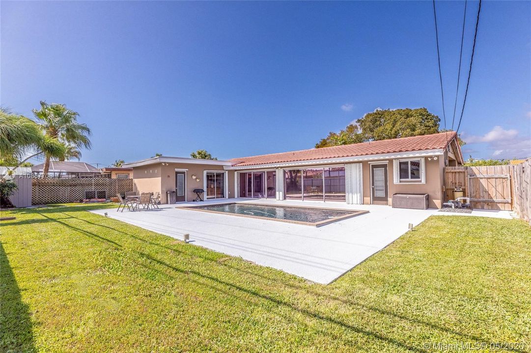 Recently Sold: $449,000 (3 beds, 2 baths, 1535 Square Feet)