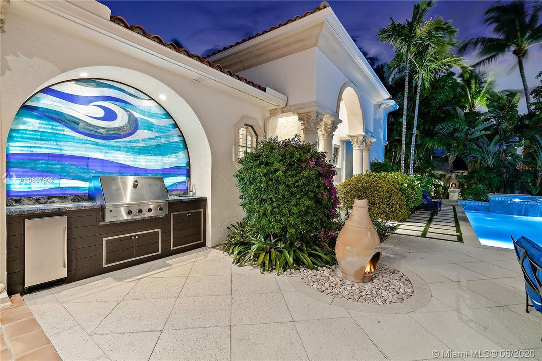 Outdoor Kitchen