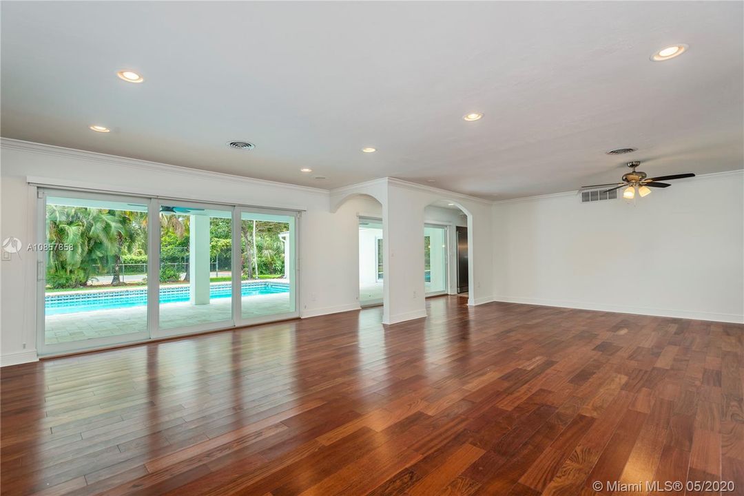 Recently Rented: $5,500 (3 beds, 4 baths, 3477 Square Feet)