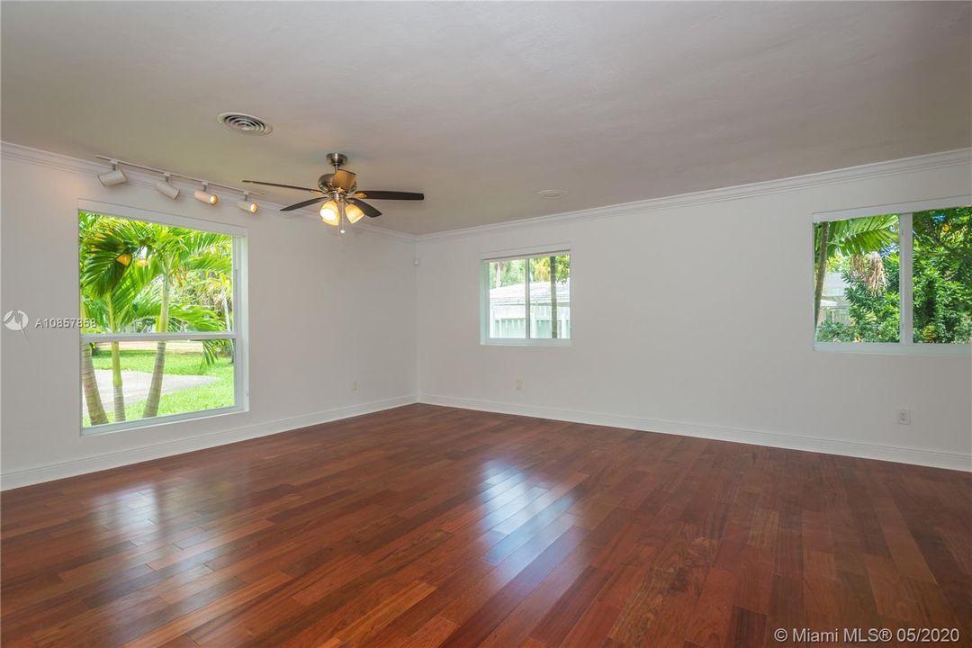 Recently Rented: $5,500 (3 beds, 4 baths, 3477 Square Feet)