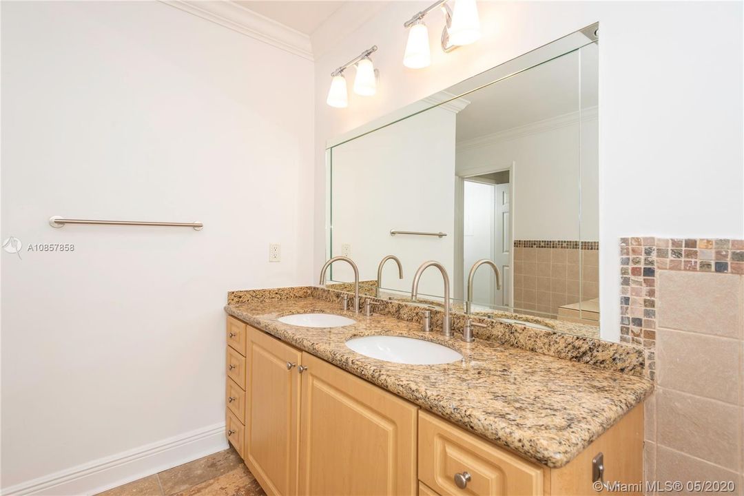 Recently Rented: $5,500 (3 beds, 4 baths, 3477 Square Feet)