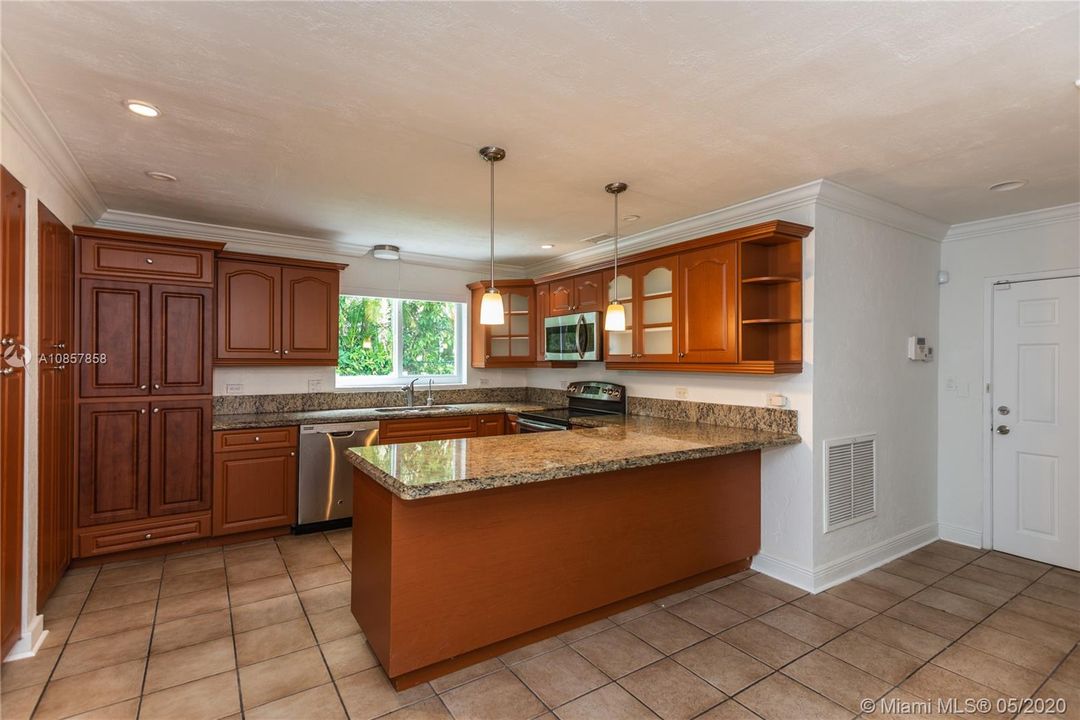 Recently Rented: $5,500 (3 beds, 4 baths, 3477 Square Feet)