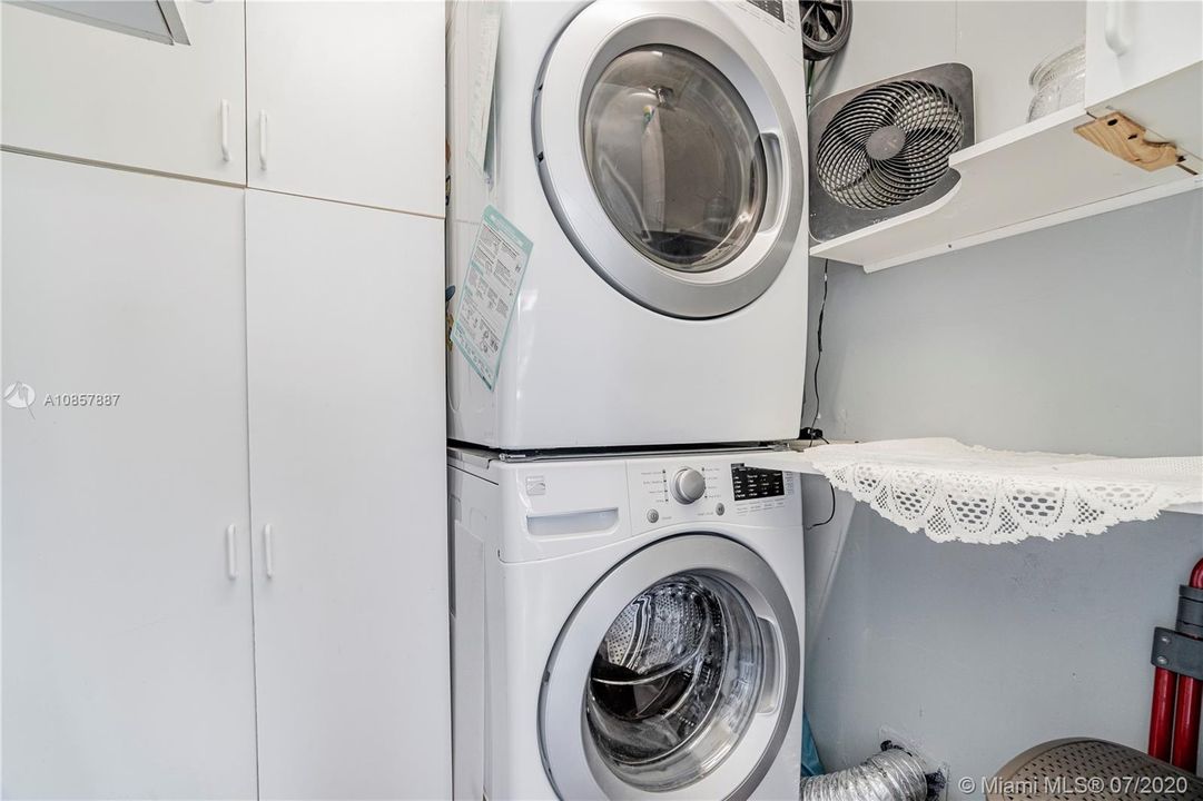 Vendido Recientemente: $87,000 (2 camas, 2 baños, 907 Pies cuadrados)