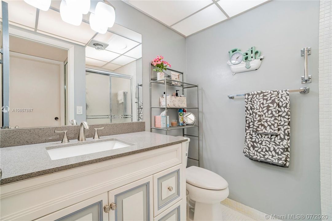 Vendido Recientemente: $87,000 (2 camas, 2 baños, 907 Pies cuadrados)