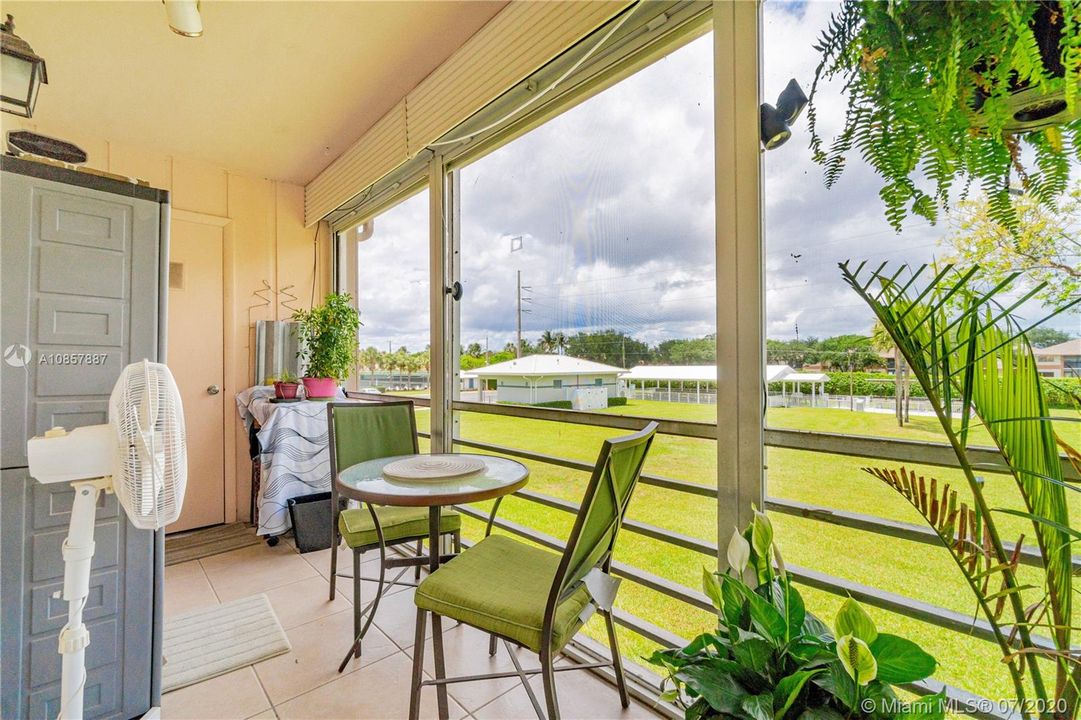 Vendido Recientemente: $87,000 (2 camas, 2 baños, 907 Pies cuadrados)