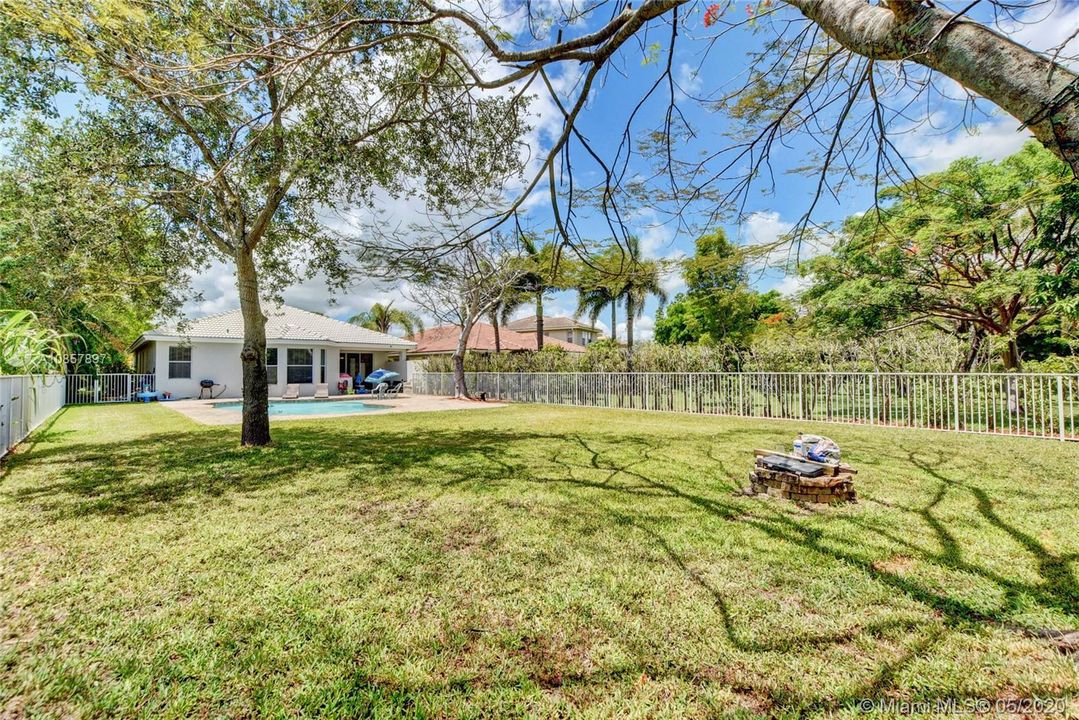Recently Sold: $399,900 (4 beds, 2 baths, 2275 Square Feet)