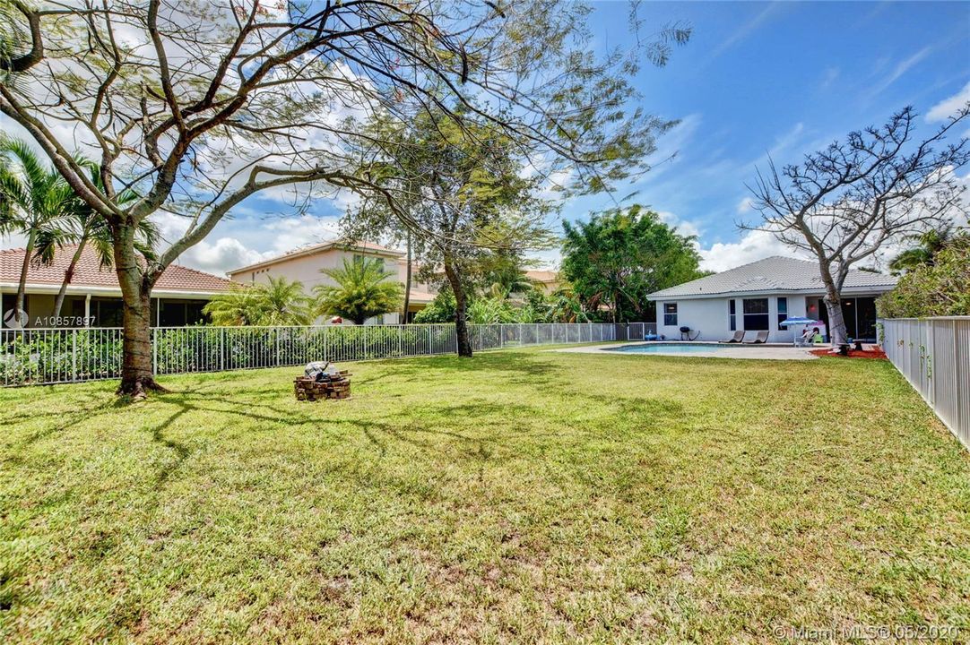 Recently Sold: $399,900 (4 beds, 2 baths, 2275 Square Feet)