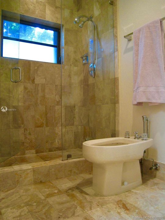 Recently Rented: $5,990 (4 beds, 2 baths, 2853 Square Feet)